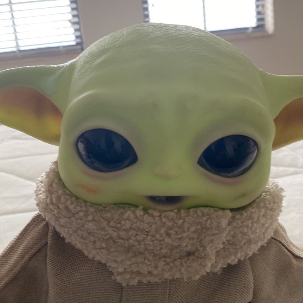 Mandalorian Baby Yoda Used - Picture 8 of 10